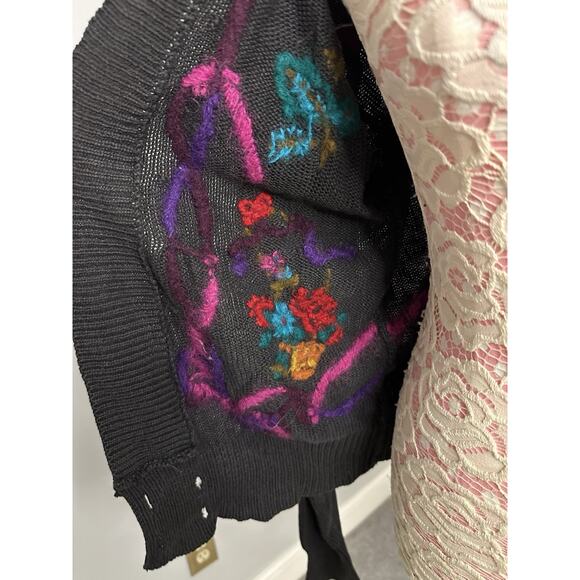 Vintage 90s Black Floral Embroidered Sweater Sz Medium Boho Anthro Vibes Grannie - Picture 9 of 12
